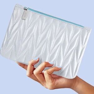 New Ipsy Silver & Blue Quilted Cosmetics Glam Makeup Bag Pouch